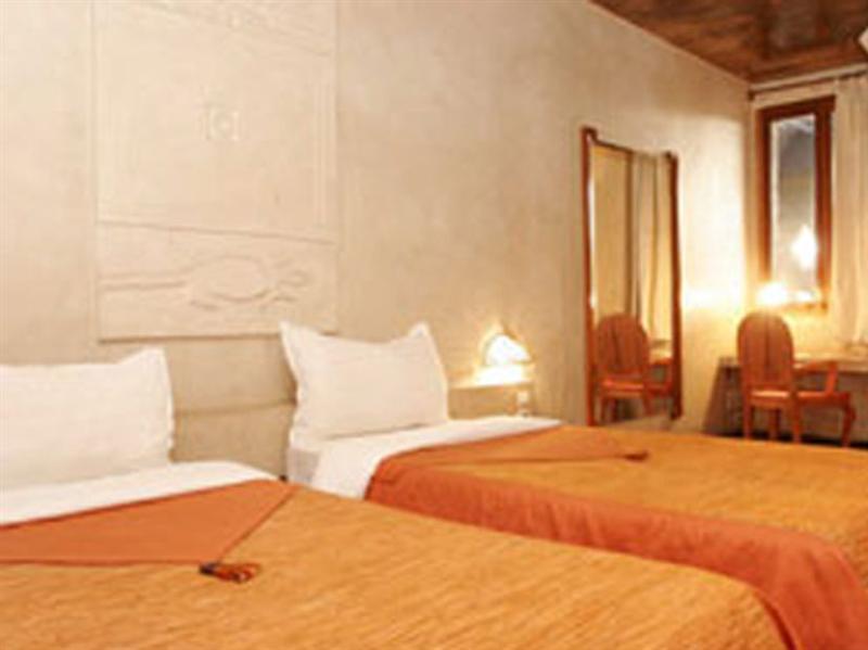 Hotel Sokhamon Dakar Exteriör bild